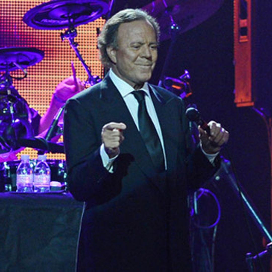 Julio Iglesias reaparece tras su operación y el día de su cumpleaños: 'Voy a cantar toda mi vida'