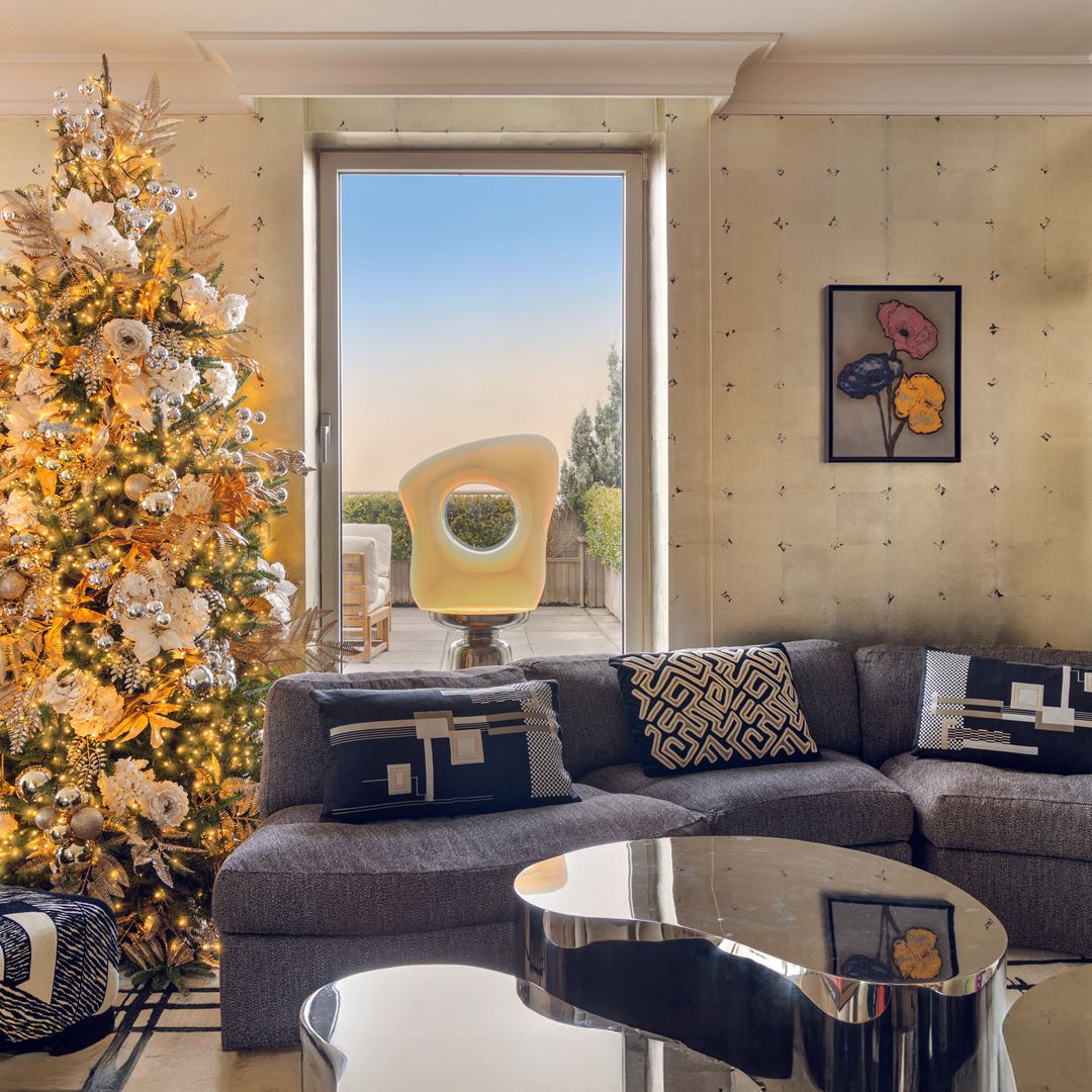 MÁGICA NAVIDAD CON LA DISEÑADORA DE LAS ESTRELLAS CELIA KRITHARIOTI EN SU IMPRESIONANTE CASA DE NUEVA YORK, CON VISTAS A CENTRAL PARK