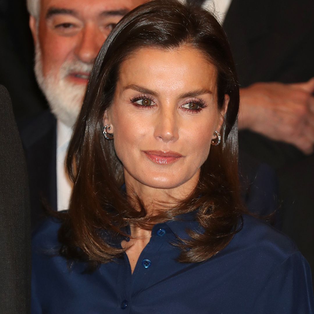 La falda azul de la Reina, una prenda que también gusta a otras 'royals' europeas