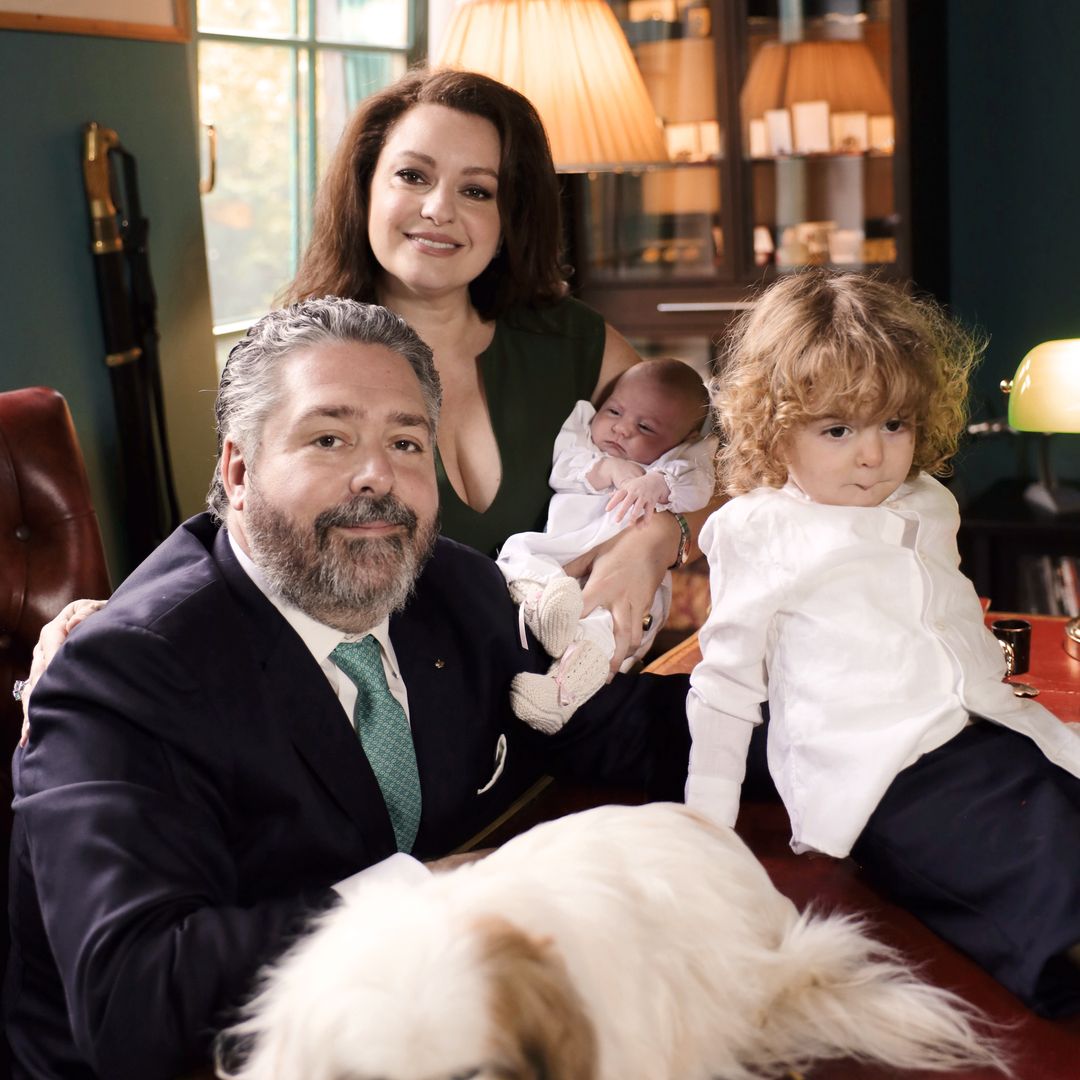 El gran duque Jorge Romanov, descendiente del zar Alejandro II, nos presenta a su hija: "Dicen que se parece a su papá"
