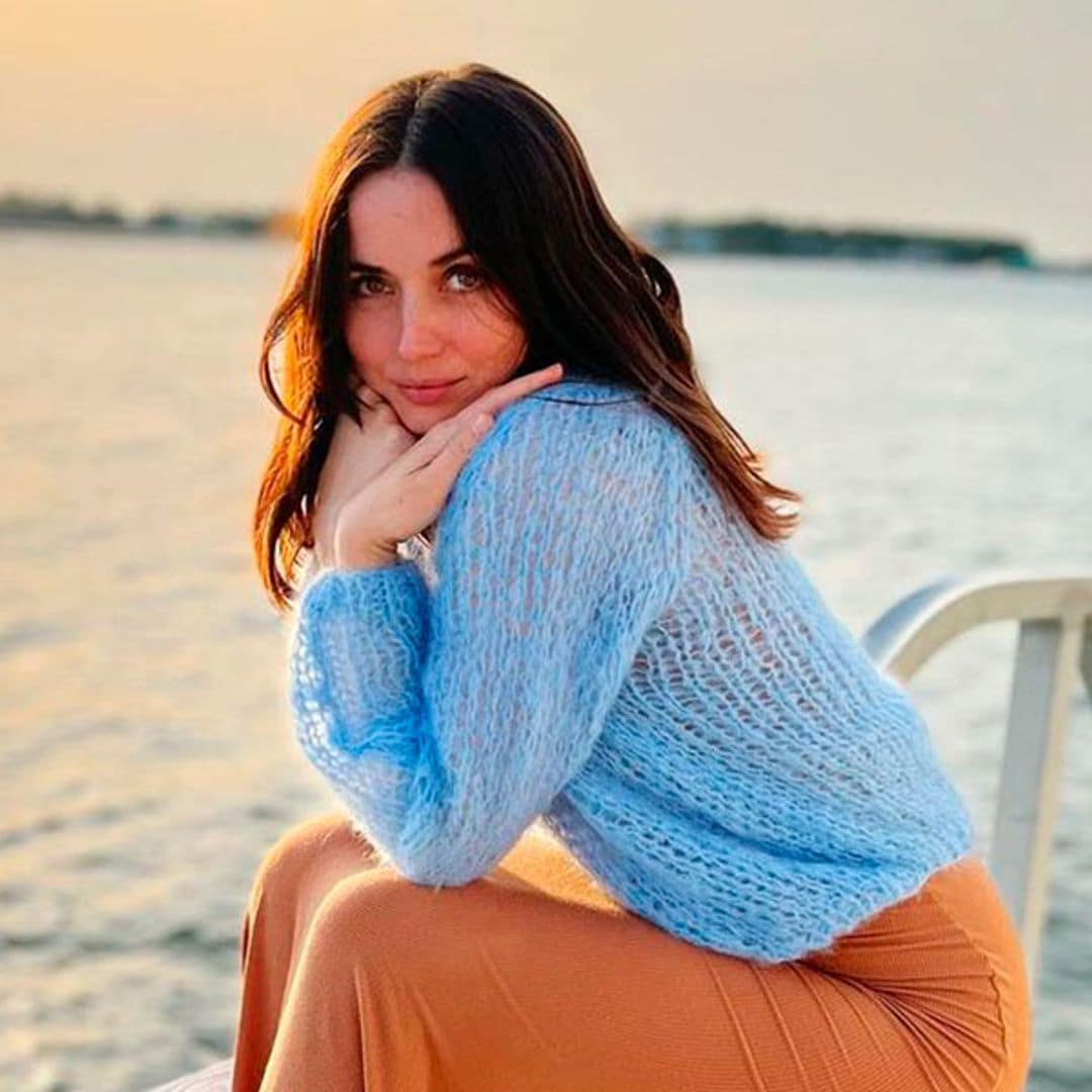 La felicitación navideña de Ana de Armas: sin maquillaje, en bikini y desde el paraíso