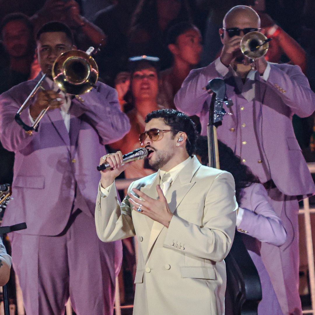 bad Bunny junto a "Los Sobrinos" en el escenario
