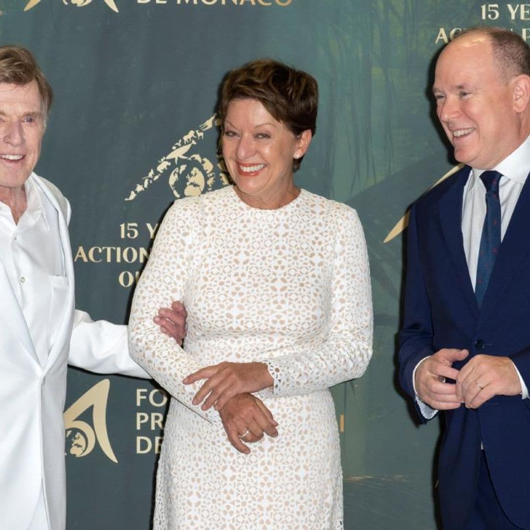 Alberto de Mónaco ejerce de anfitrión con Robert Redford y su mujer en la cuenta atrás para el regreso de Charlene