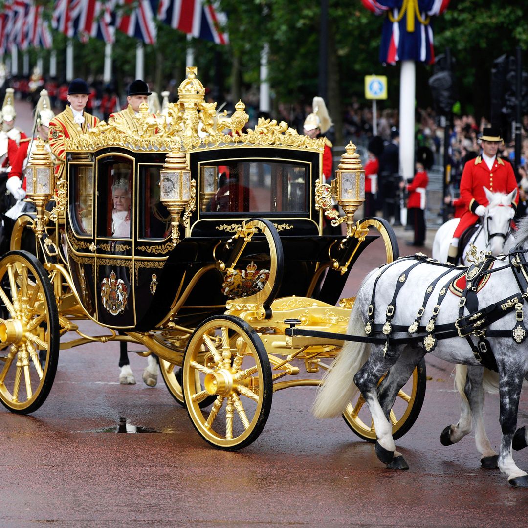 La reina siendo transportada por Tyrone en 2014