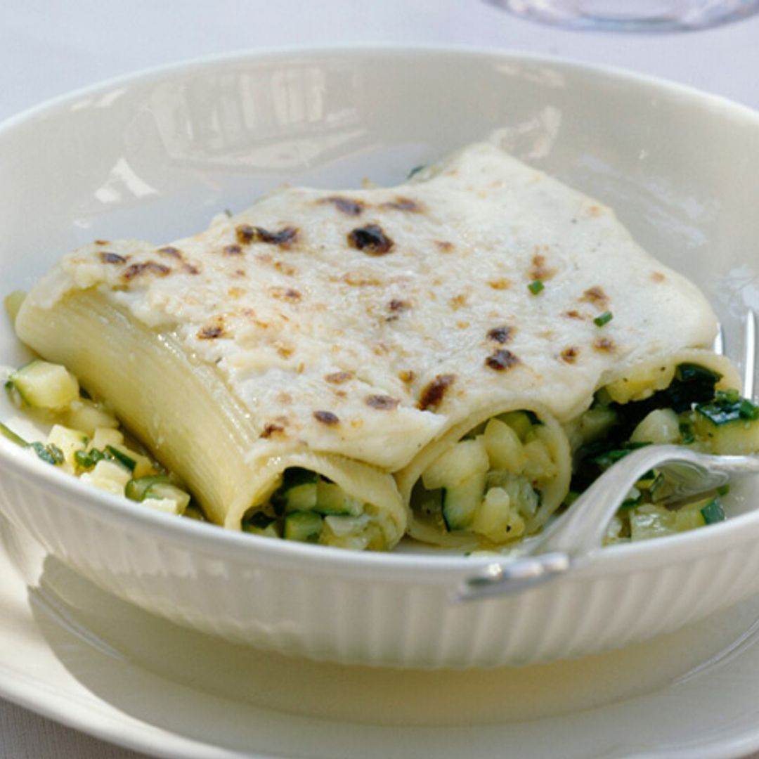 Canelones de calabacín y soja con puré de coliflor