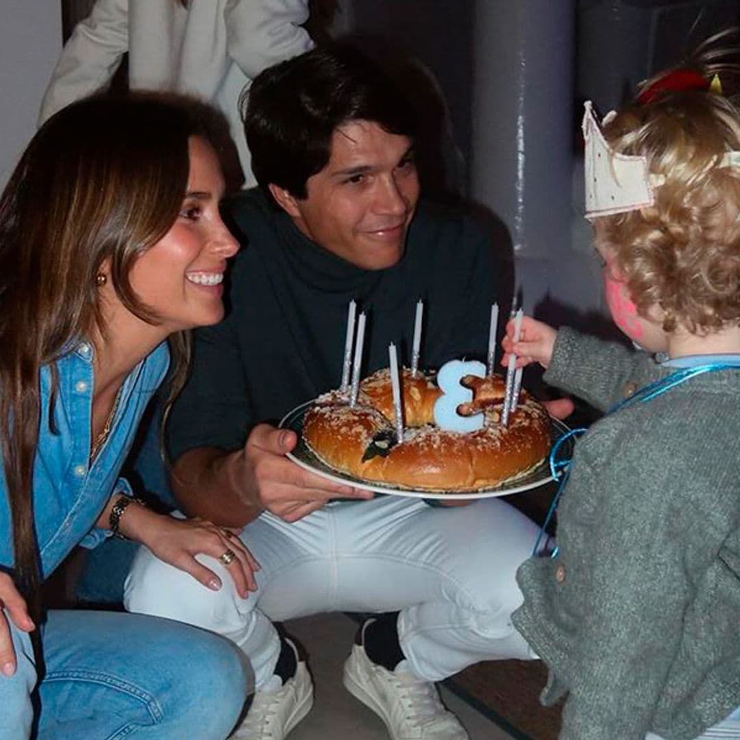El look 'double denim' de María Pombo en el cumpleaños de su hijo Martín que copiarás en 2024