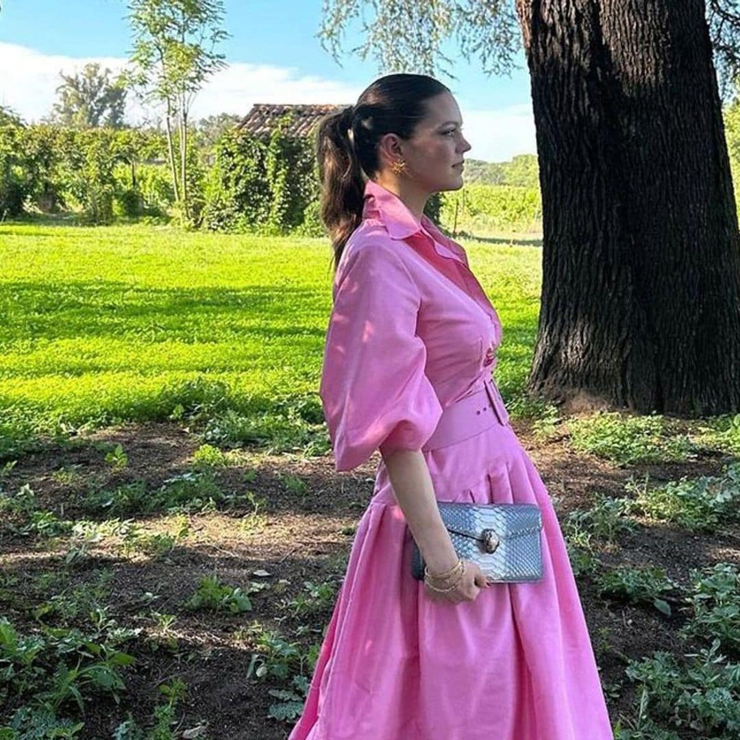 Isabelle Junot: una invitada diferente con vestido camisero en la boda de Tamara Falcó