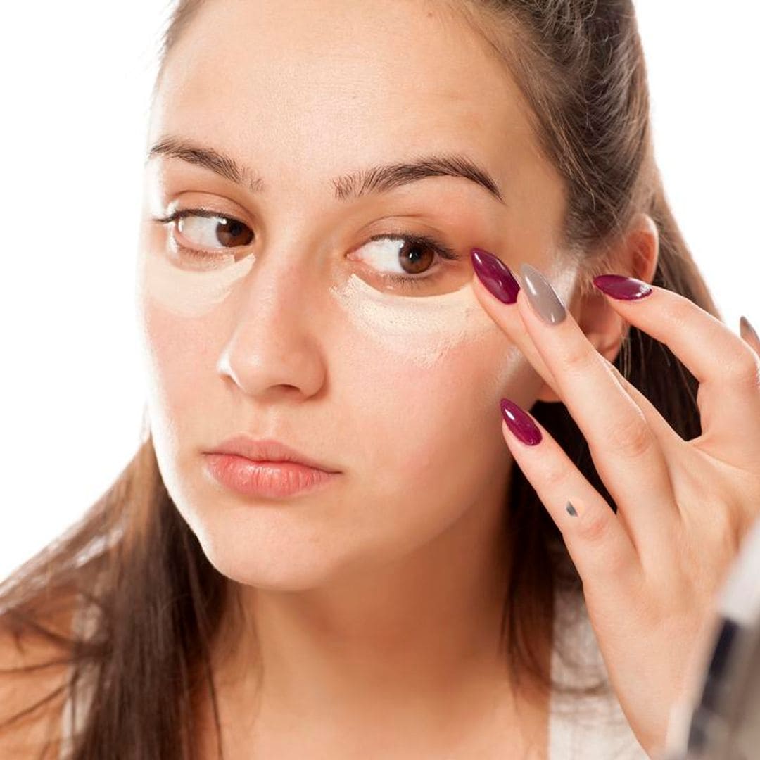 Aprende a aplicar el corrector de ojeras para que dure todo el día