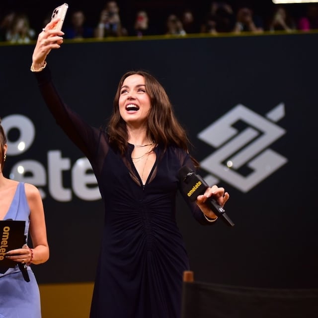 Plano medio de Ana de Armas presenta en Brasil la película 'Bailarina'
