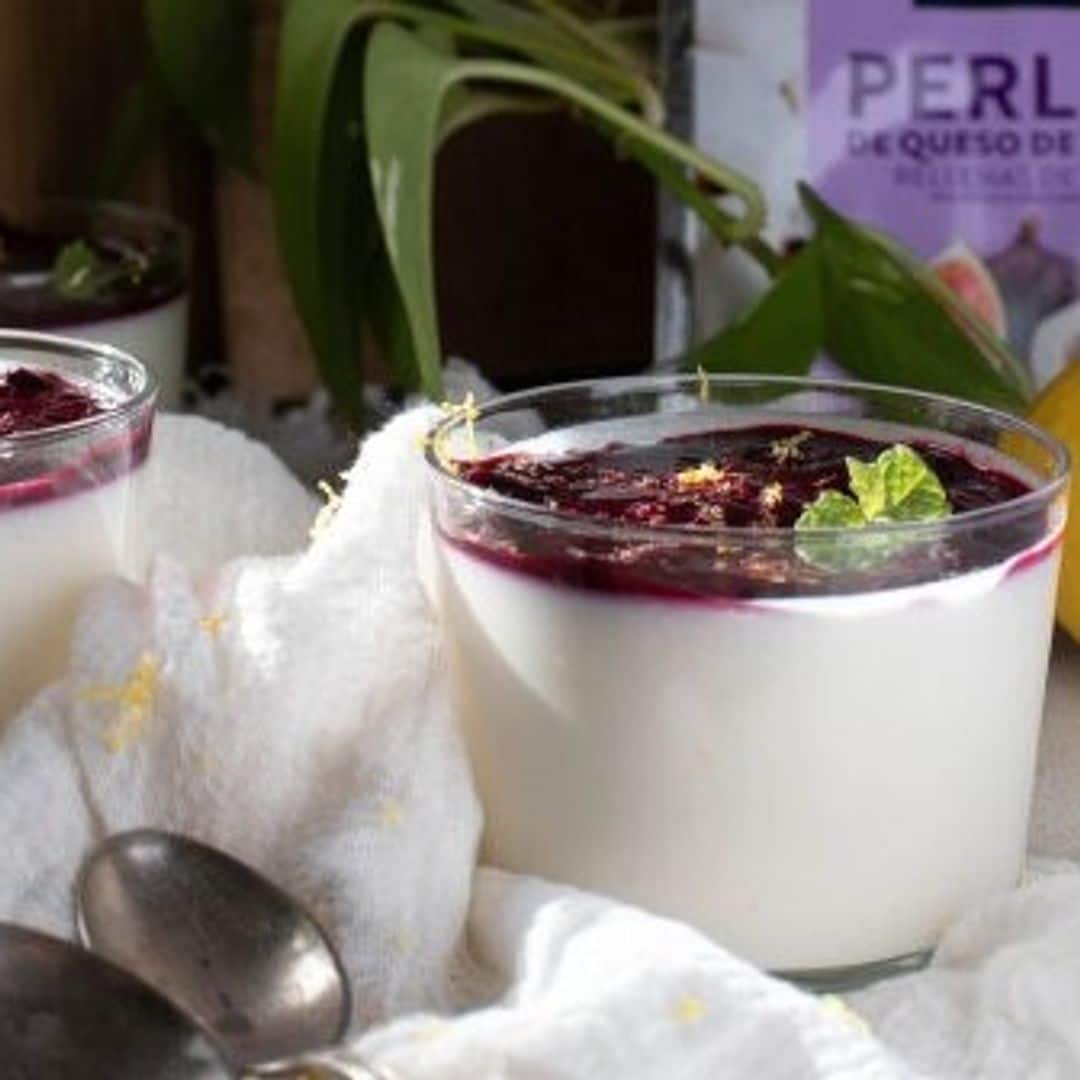 'Panna cotta' con queso de cabra de higos y mermelada de arándanos