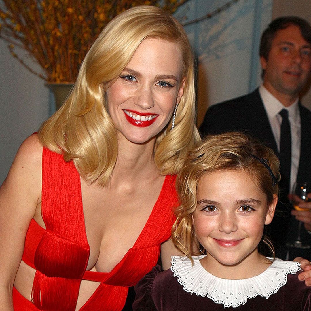 January Jones y Kiernan Shipka recrean su foto de los Globos de Oro, ¡10 años después y a distancia!