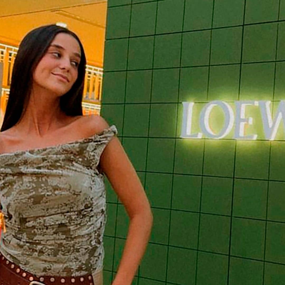 Victoria de Marichalar sorprende al combinar sus vaqueros blancos con un maxicinturón 'Y2K'