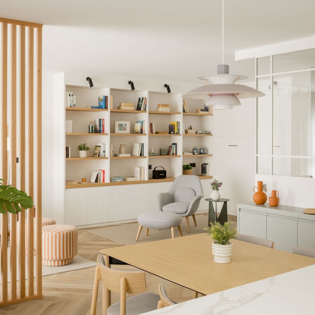 Una casa abierta al verano: una reforma integral en Plentzia donde la luz, el arte y la carpintería a medida lo cambian todo