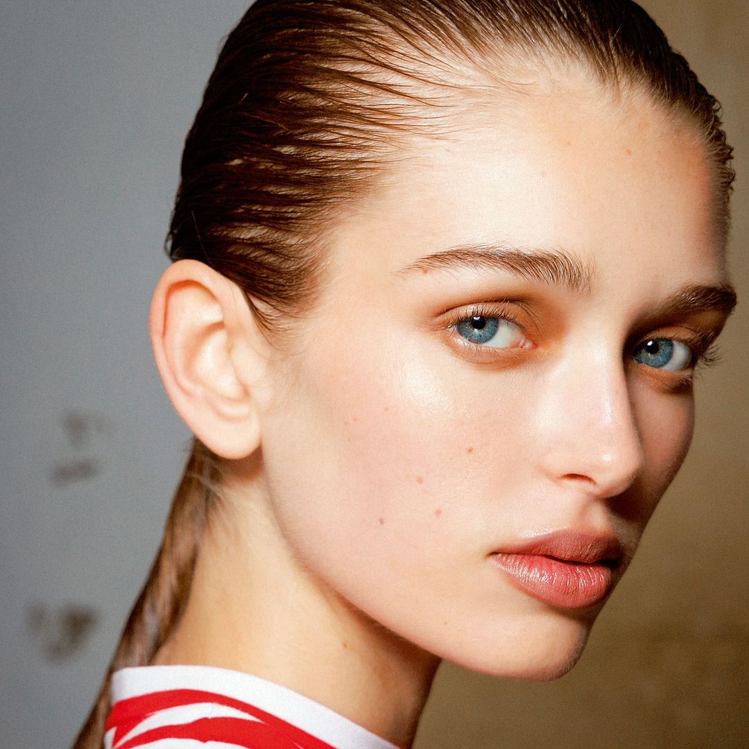 Los trucos de los peluqueros para conseguir un 'wet look' elegante, favorecedor y sin frizz