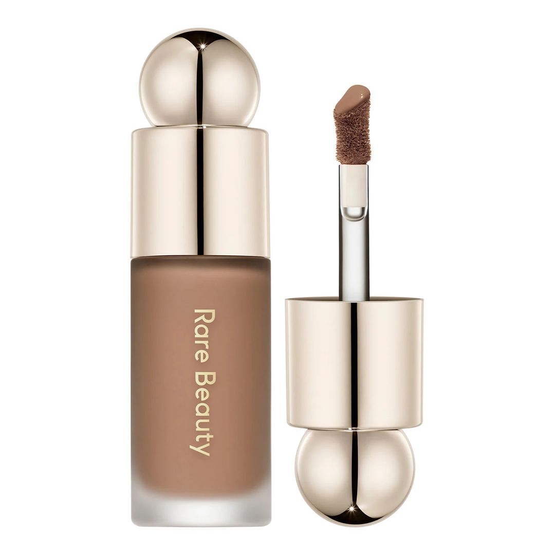 Maquillaje contouring líquido 'Soft Pinch Liquid Contour ' en tono 'Solace' (33,00 €), de Rare Beauty