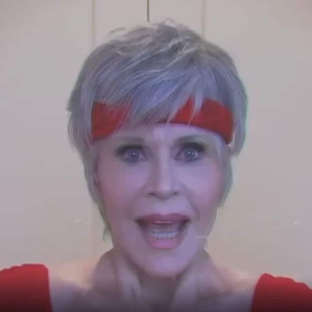 Jane Fonda vuelve a enfundarse sus mallas de aeróbic a sus 82 años para enviar un mensaje