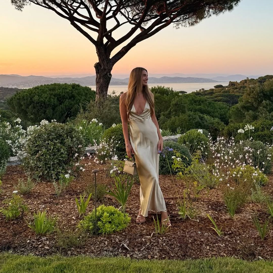 Talita Von Fürstenberg nos enseña 6 formas de lucir un vestido satinado para ser la invitada más 'cool'