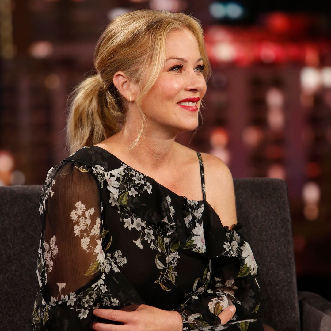 Christina Applegate revela la cruda realidad sobre la esclerosis múltiple que padece: postrada en cama y con dolor constante