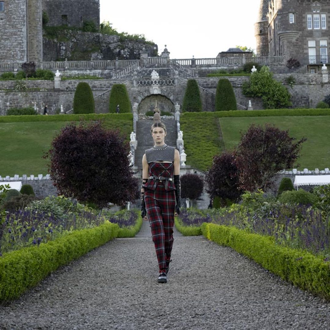 Maria Grazia Chiuri apuesta por el tartán en la nueva colección Crucero 2025 de Dior