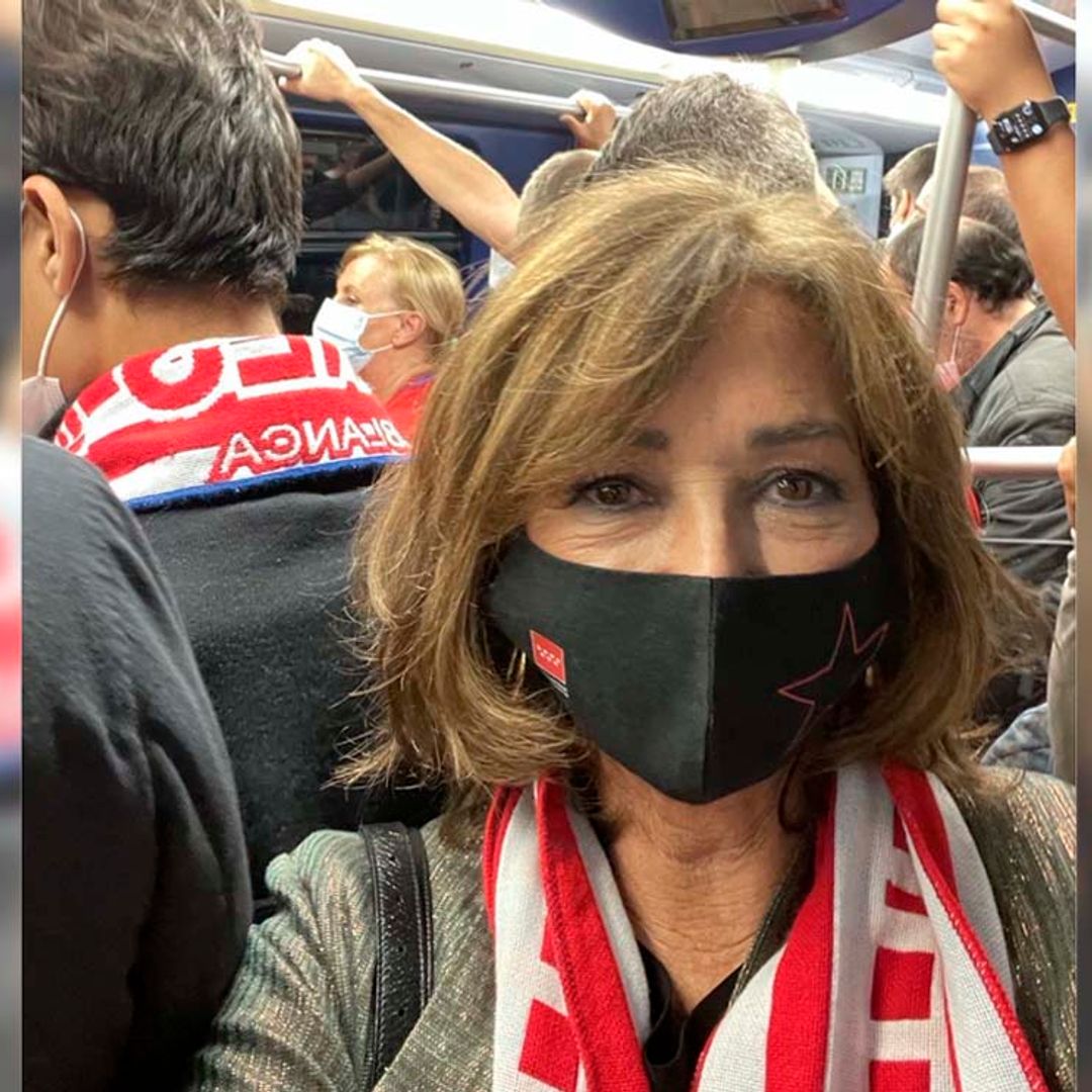 Ana Rosa Quintana, una más en el metro para ver al equipo de sus amores