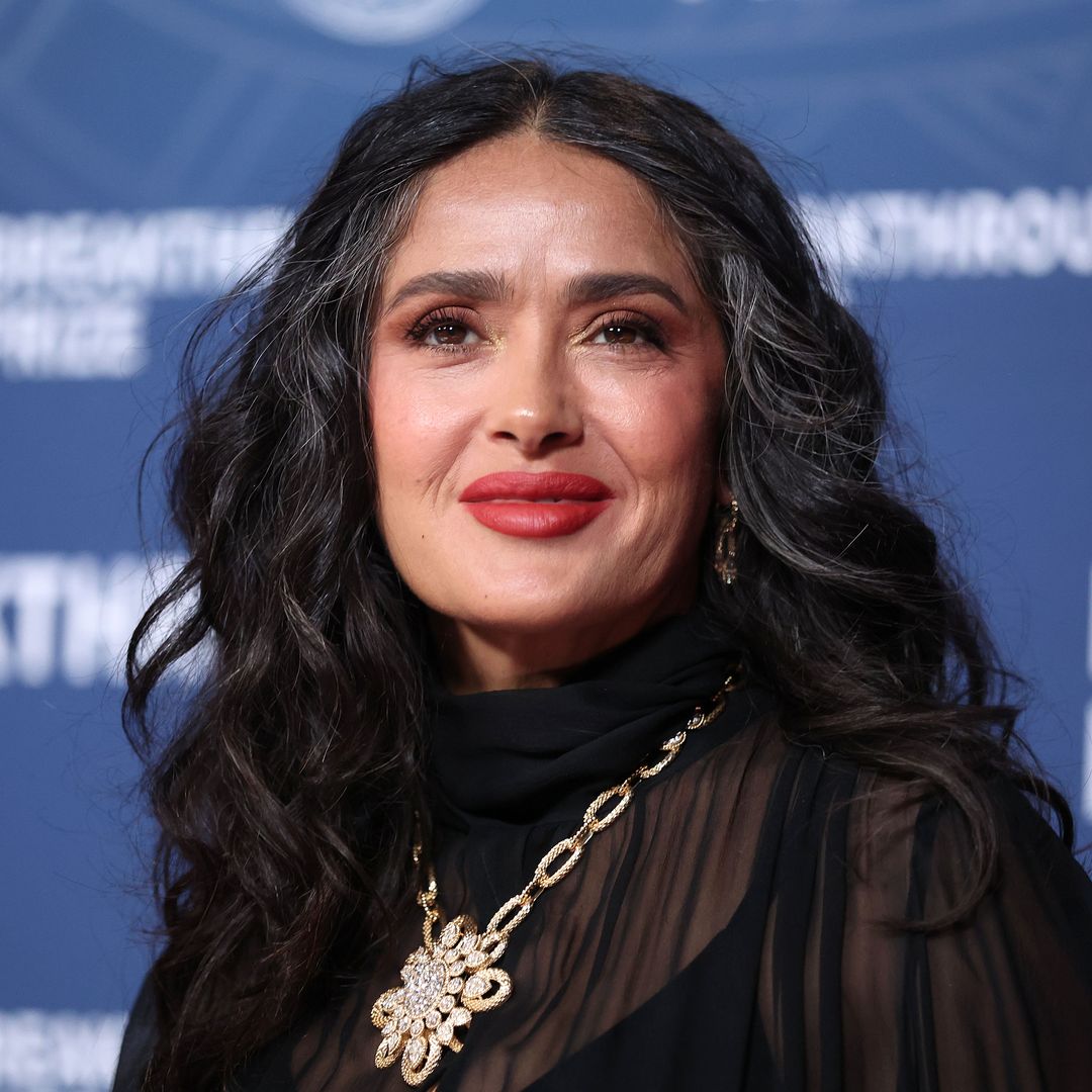 Salma Hayek brilla con su look más sobrio en la alfombra roja de los 'Oscar de la Ciencia' 
