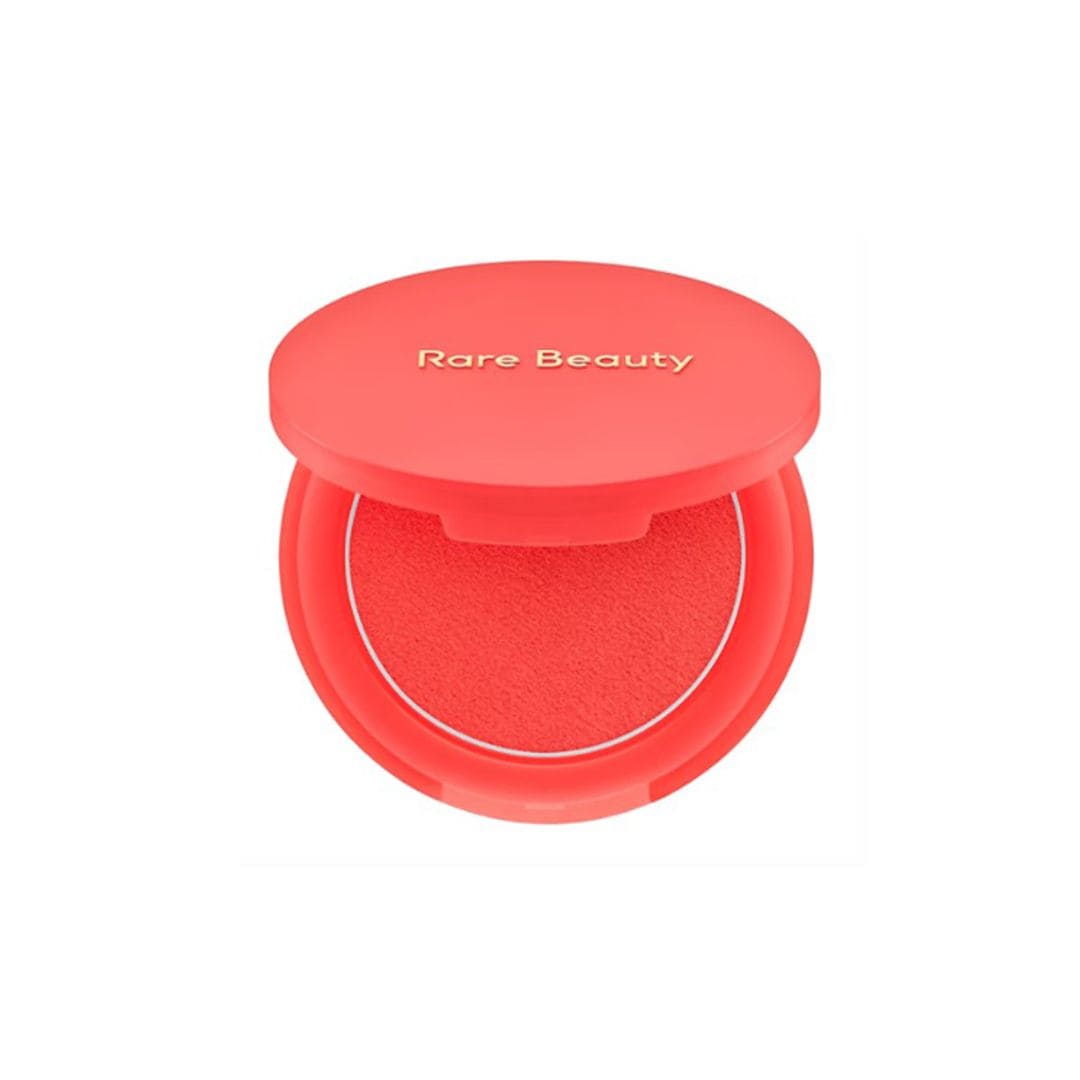 Soft Pinch Matte Bouncy Blush en el tono Grateful, de Rare Beauty (31 euros), un colorete en crema y polvo que deja un velo de color de acabado mate y larga duración. Es resistente al agua, sudor y humedad, además de poseer una naturaleza modulable. Disponible en Sephora. 