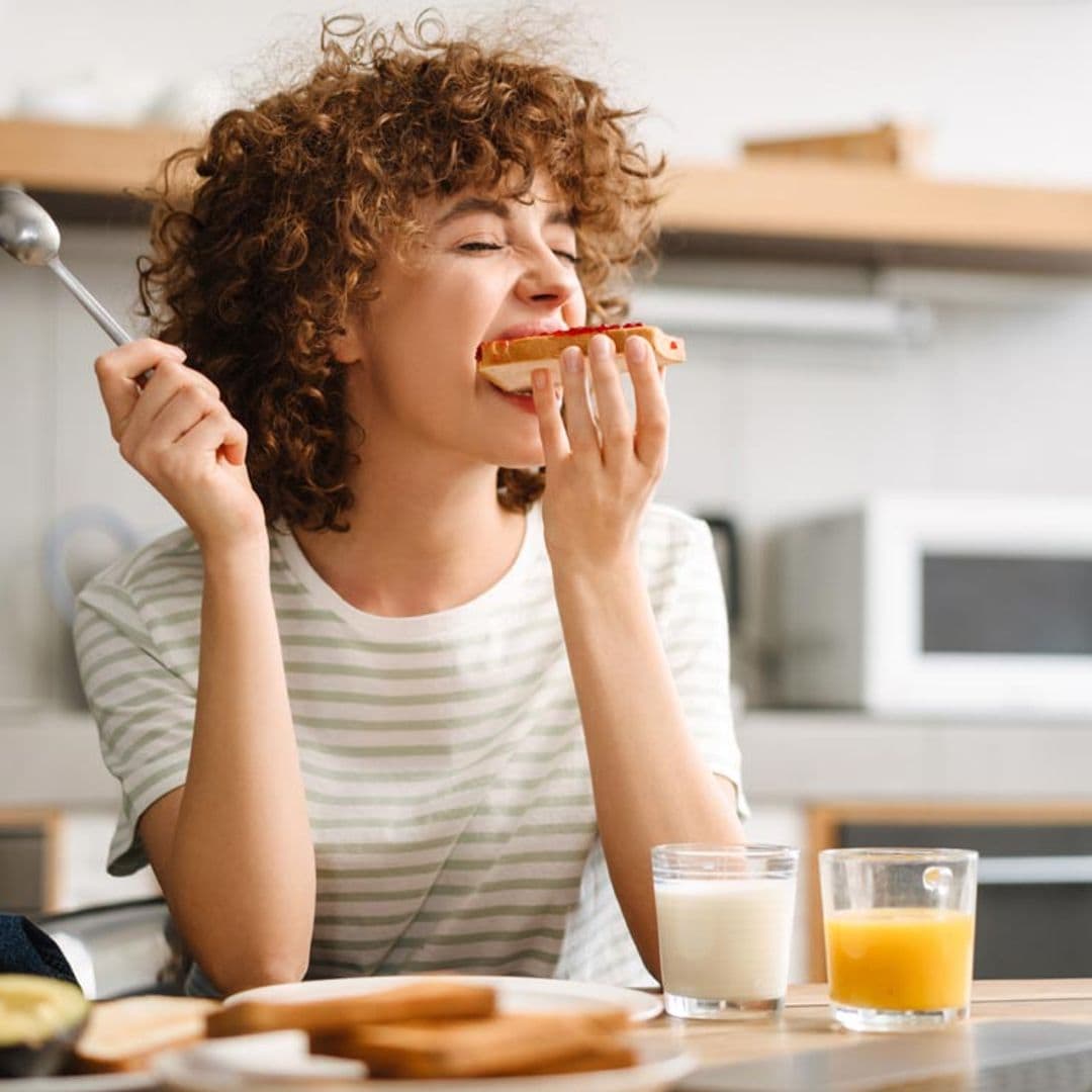 ¿Es buena idea incluir proteínas en un desayuno saludable?