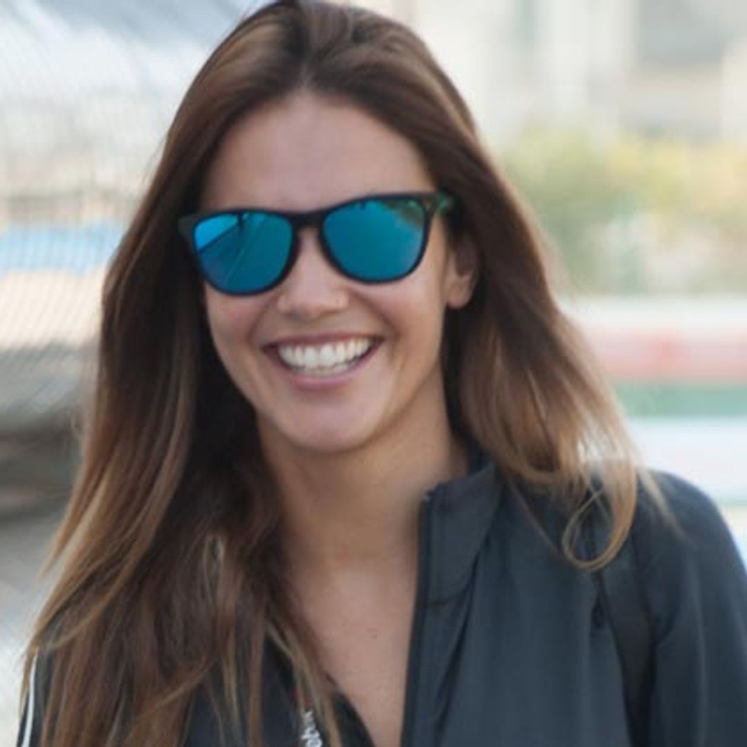 Lara Álvarez elimina las fotos de Fernando Alonso de sus redes y se quita el anillo que le regaló
