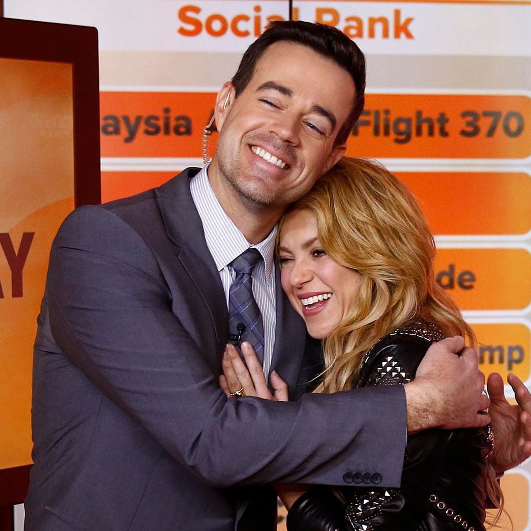 Así fue el comentado encuentro entre Shakira y el presentador Carson Daly