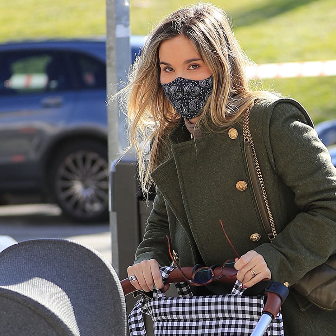 ¡De paseo por su cumplemés! María Pombo se lleva a Martín a la calle por primera vez