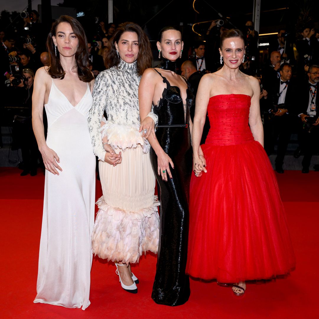 Bárbara Lennie y Aitana Sánchez-Gijón, radiantes junto a las 'chicas Almodóvar' en su esperada reaparición en Cannes