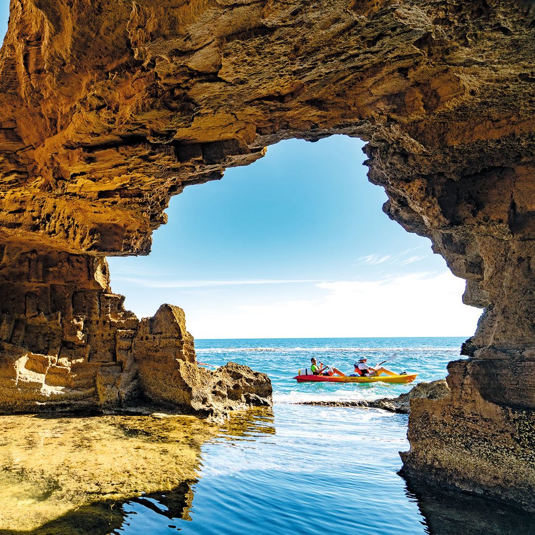 Denia desconocida: cuevas escondidas, miradores increíbles y mucho arte