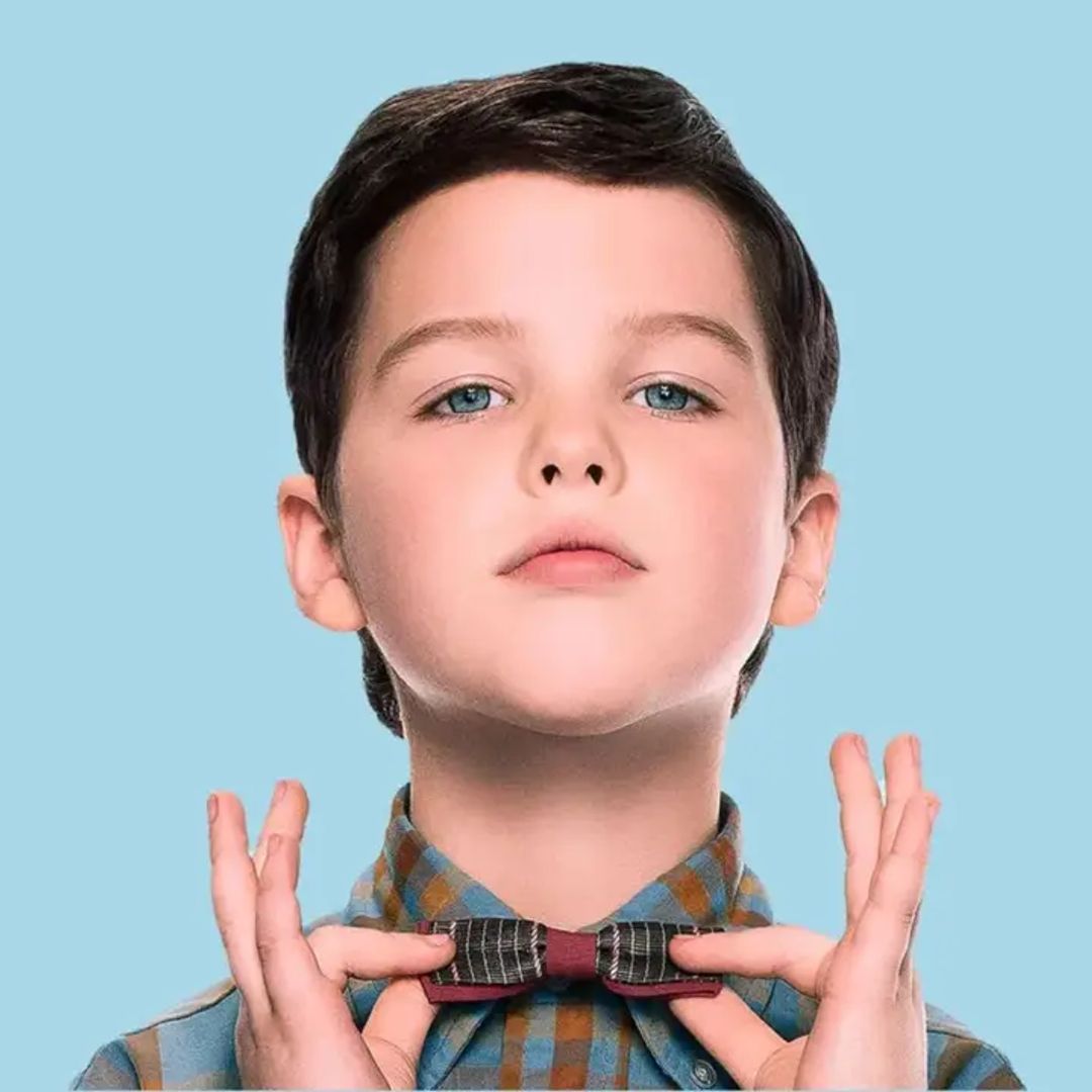El protagonista 'El joven Sheldon' luce completamente adulto en unas insólitas fotos de su 18 cumpleaños