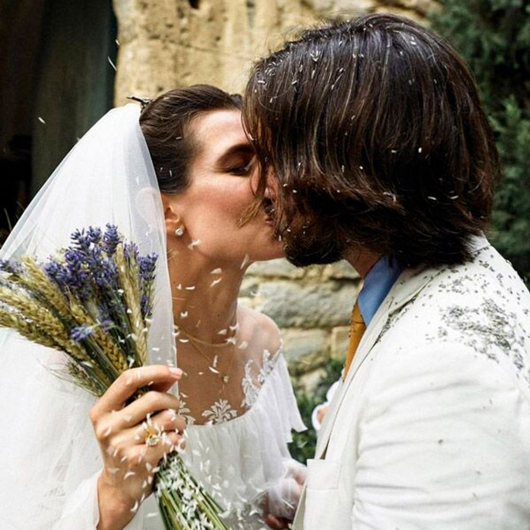 Del tropical de Ingrid Bergman al de lavanda de Carlota Casiraghi: los ramos de novia que nos siguen inspirando