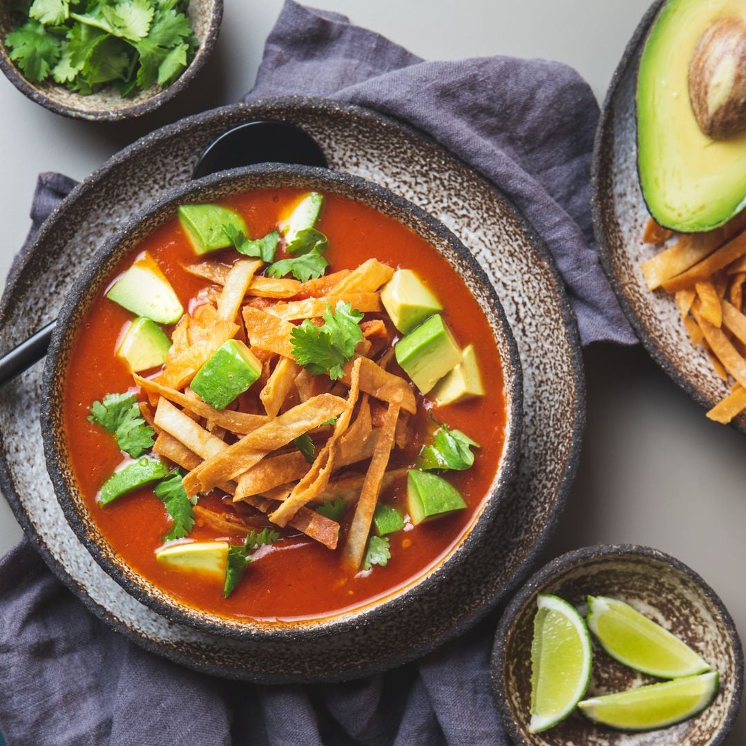 Calentita, sabrosa y con un toque picante: la sopa casera más popular de México perfecta para combatir el frío