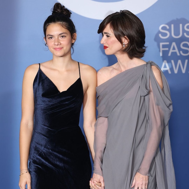 Paz Vega y su hija Ava Salazar en los CNMI Sustainable Fashion Awards durante la Semana de la Moda de Milán en el Teatro de La Scala el 22 de septiembre de 2024