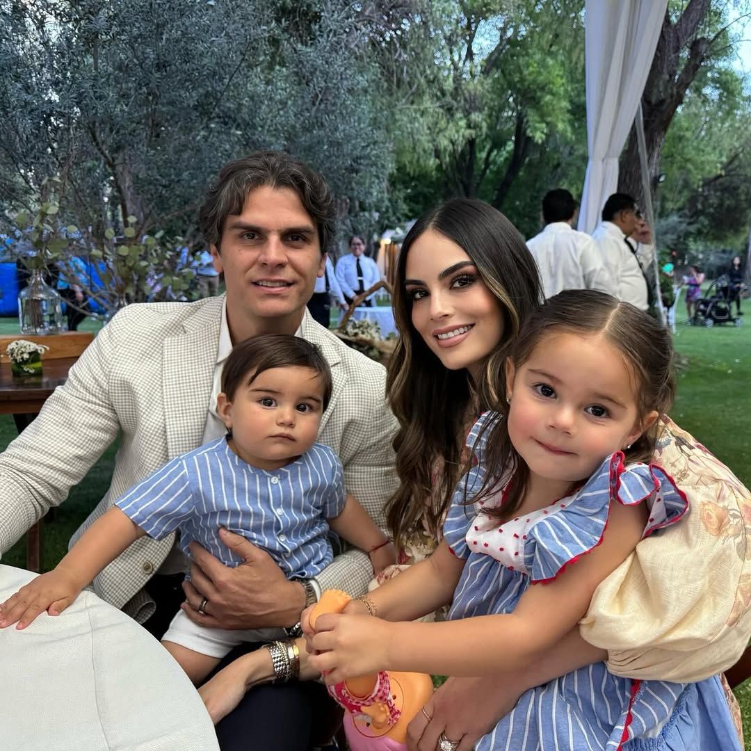 Ximena Navarrete y Juan Carlos Valladares celebran 8 años de casados