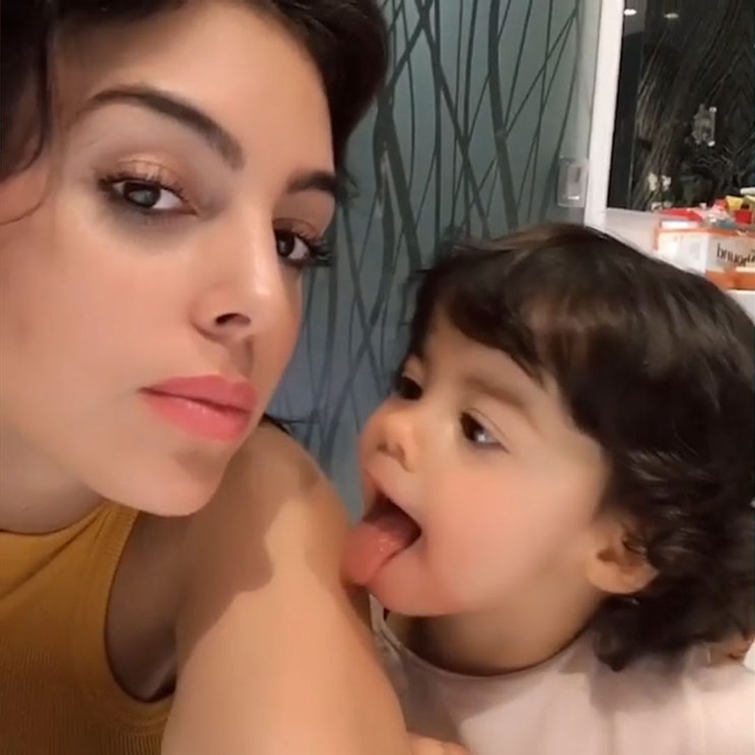 Georgina Rodríguez encuentra una preciosa imitadora... ¡en su propia casa!