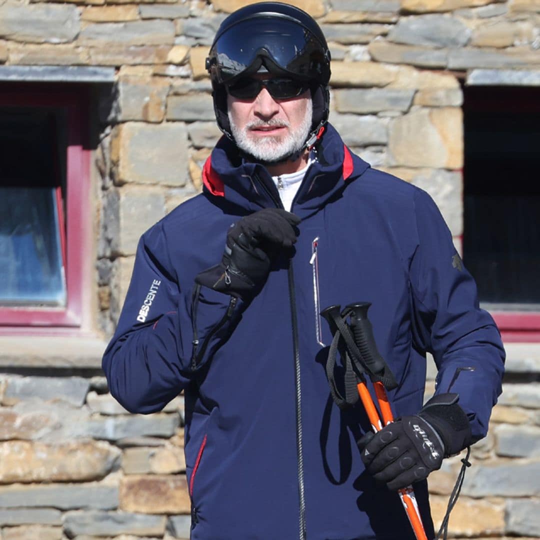 Primeras imágenes del rey Felipe VI en Baqueira tras la visita de Urdangarin