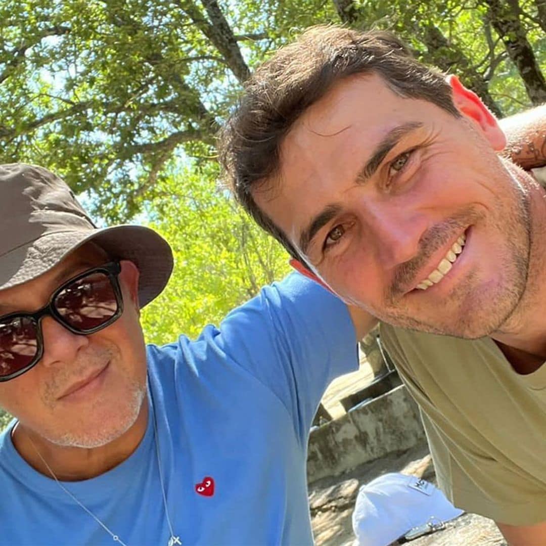 Alejandro Sanz, de vacaciones con Iker Casillas en Navalacruz