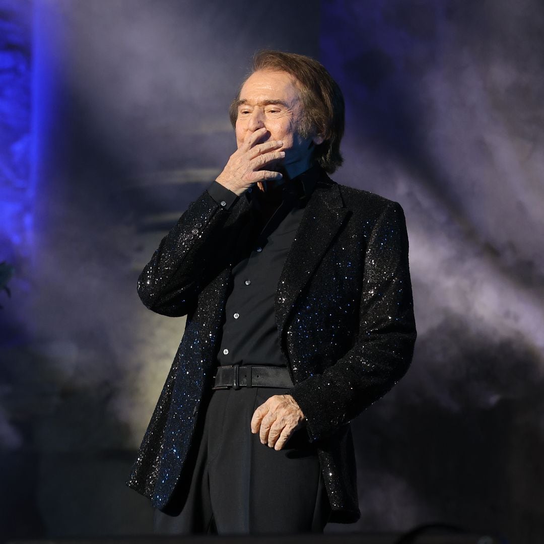 El cantante Raphael durante un concierto en el Teatro Romano de Mérida, a 15 de junio de 2025