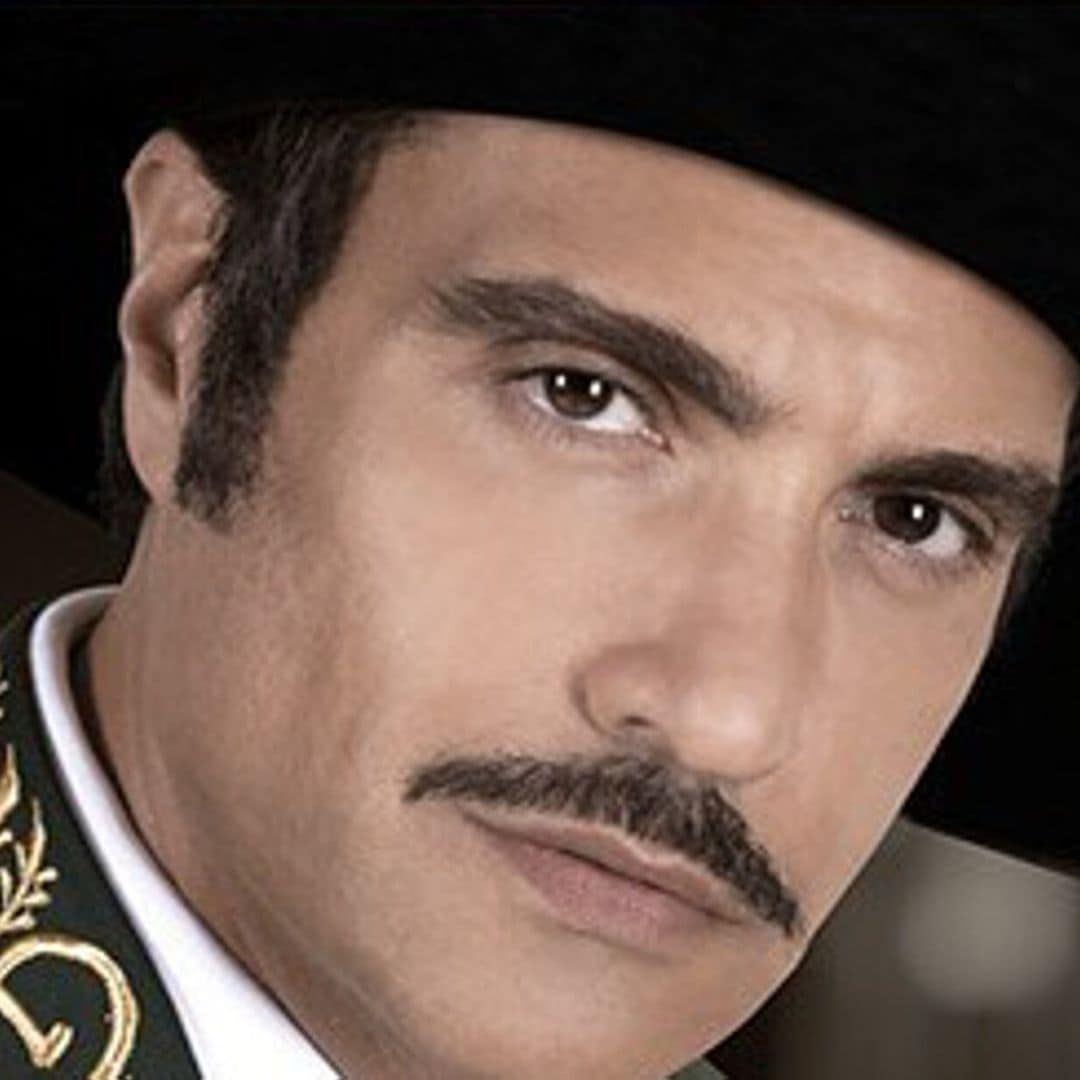 Jaime Camil se transforma en Vicente Fernández para la serie sobre su vida