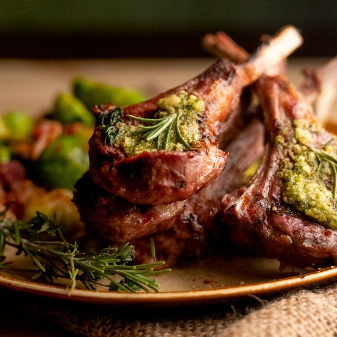 Receta navideña: chuleta de costilla de cordero con chimichurri