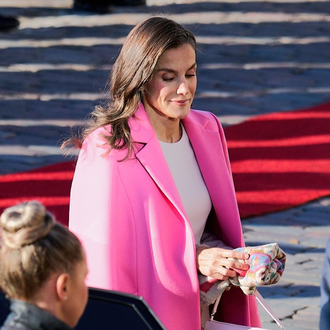 Por qué la reina Letizia no para de vestir de rosa: el verdadero motivo que la conecta con su hija Leonor