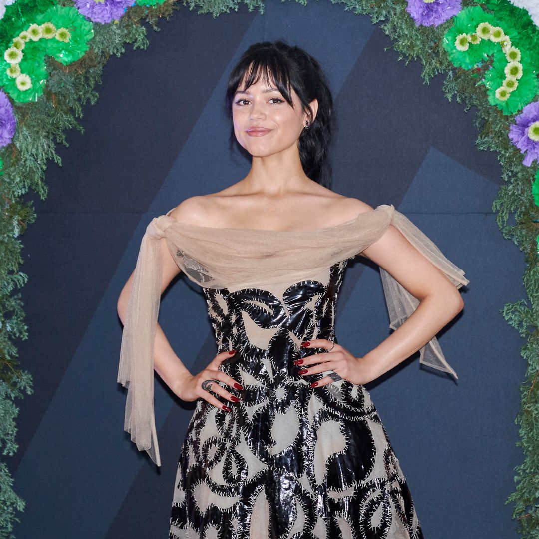 Jenna Ortega deslumbra en su visita a México durante la promoción de su nueva película 'Beetlejuice'