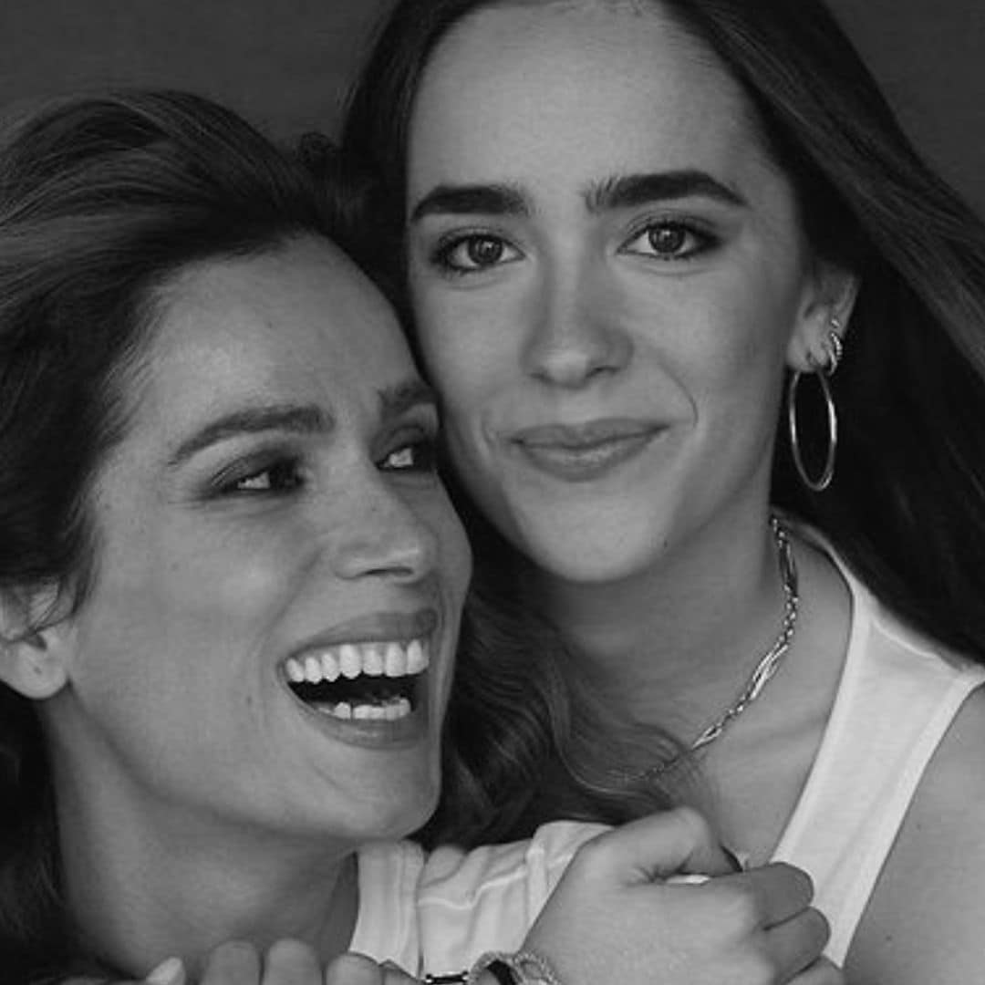 Mar Saura, una madre de lo más orgullosa posando junto a su hija Claudia en su 18 cumpleaños