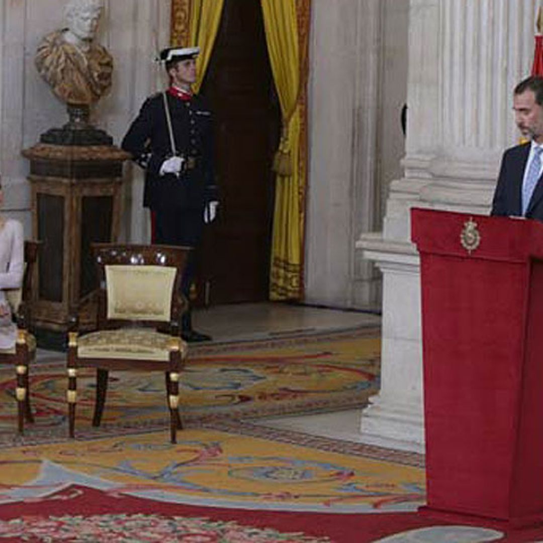 Los Reyes ceden el protagonismo y los aplausos a españoles anónimos en el primer aniversario de su proclamación