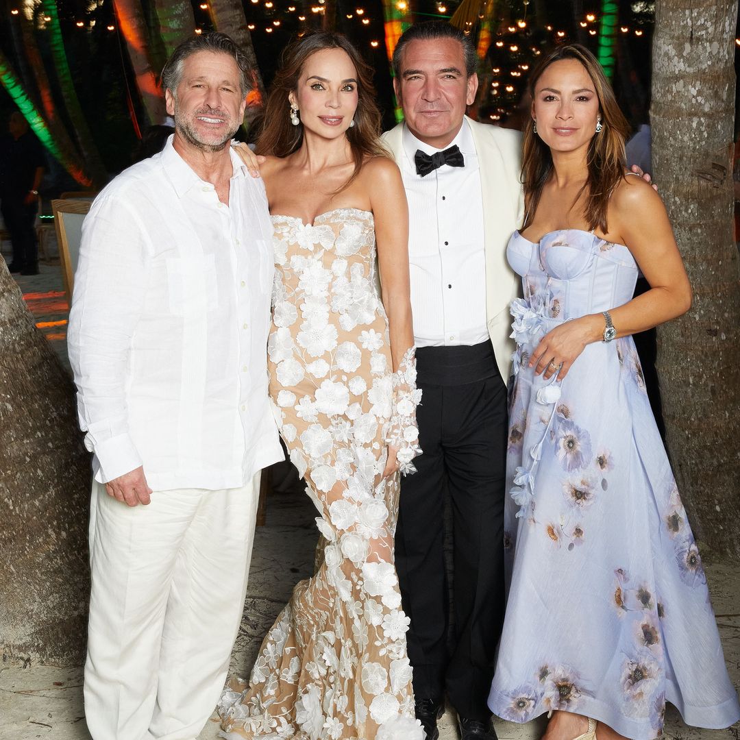 Los novios con los empresarios de ascendencia vasca Jorge Unanue y Fernanda Unanue, del grupo de alimentación Goya