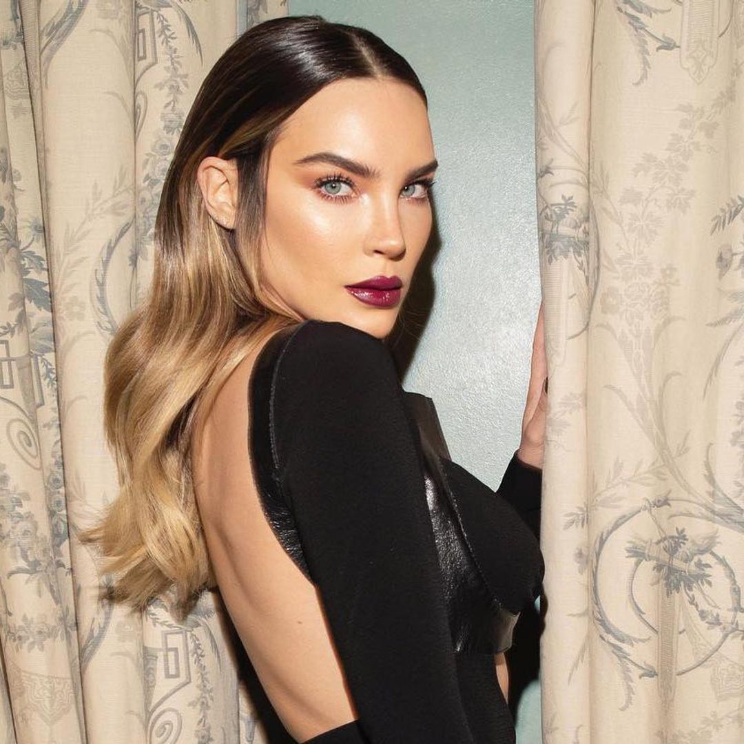 Belinda se luce en la alfombra roja de los Premios Platino