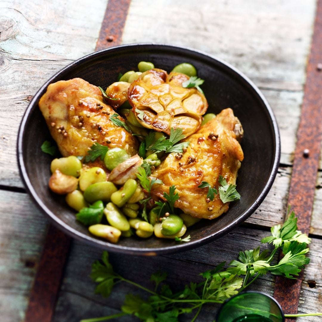 Pollo con habas, ajo y salsa de soja 